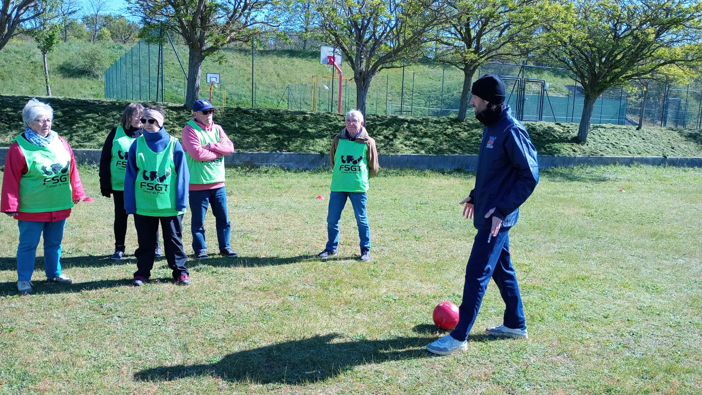 Joueurs de Walking Foot en plein match, foot marché